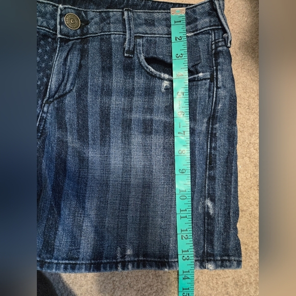 TRUE RELIGION "Cassie" Stars And Stripes Semi Distressed Cotton Denim Shorts. 29 - Picture 13 of 14